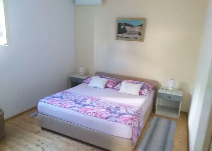 아파트먼트 루나 *