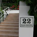 Luna Apartman *